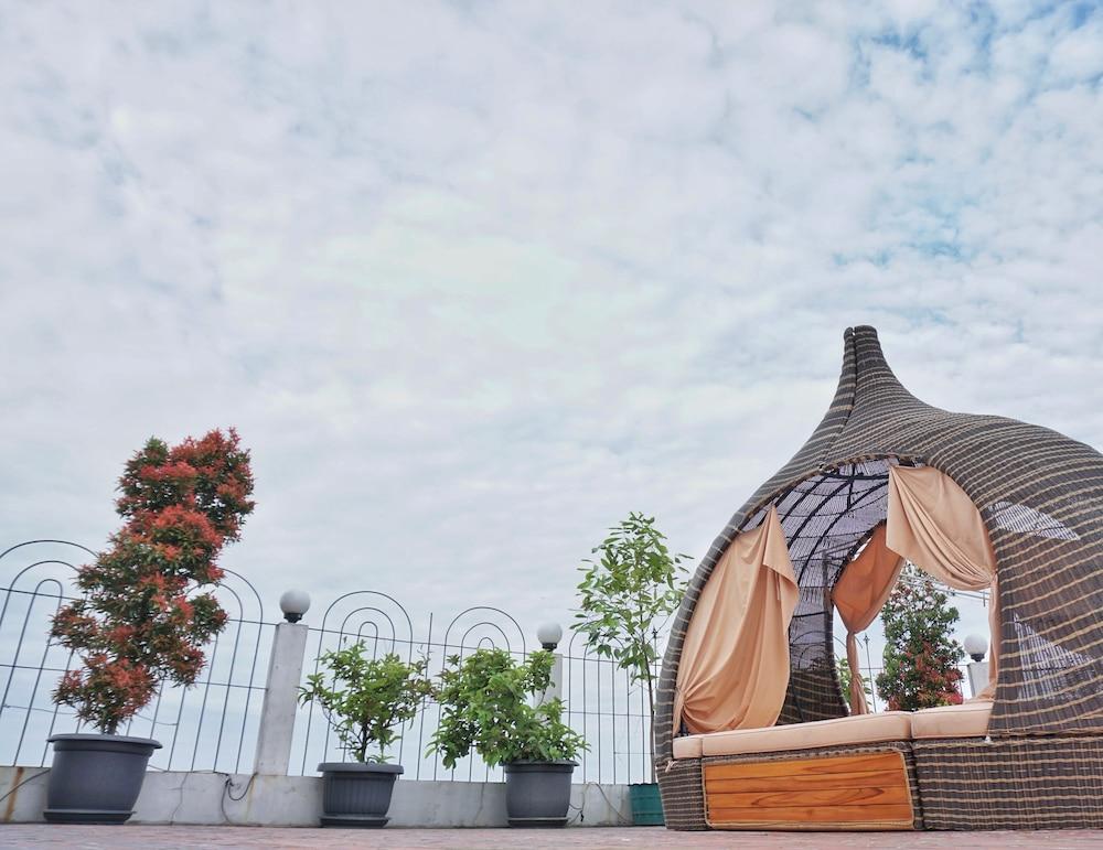 Cinnamon Hotel Boutique Syariah Tutugan Exterior photo