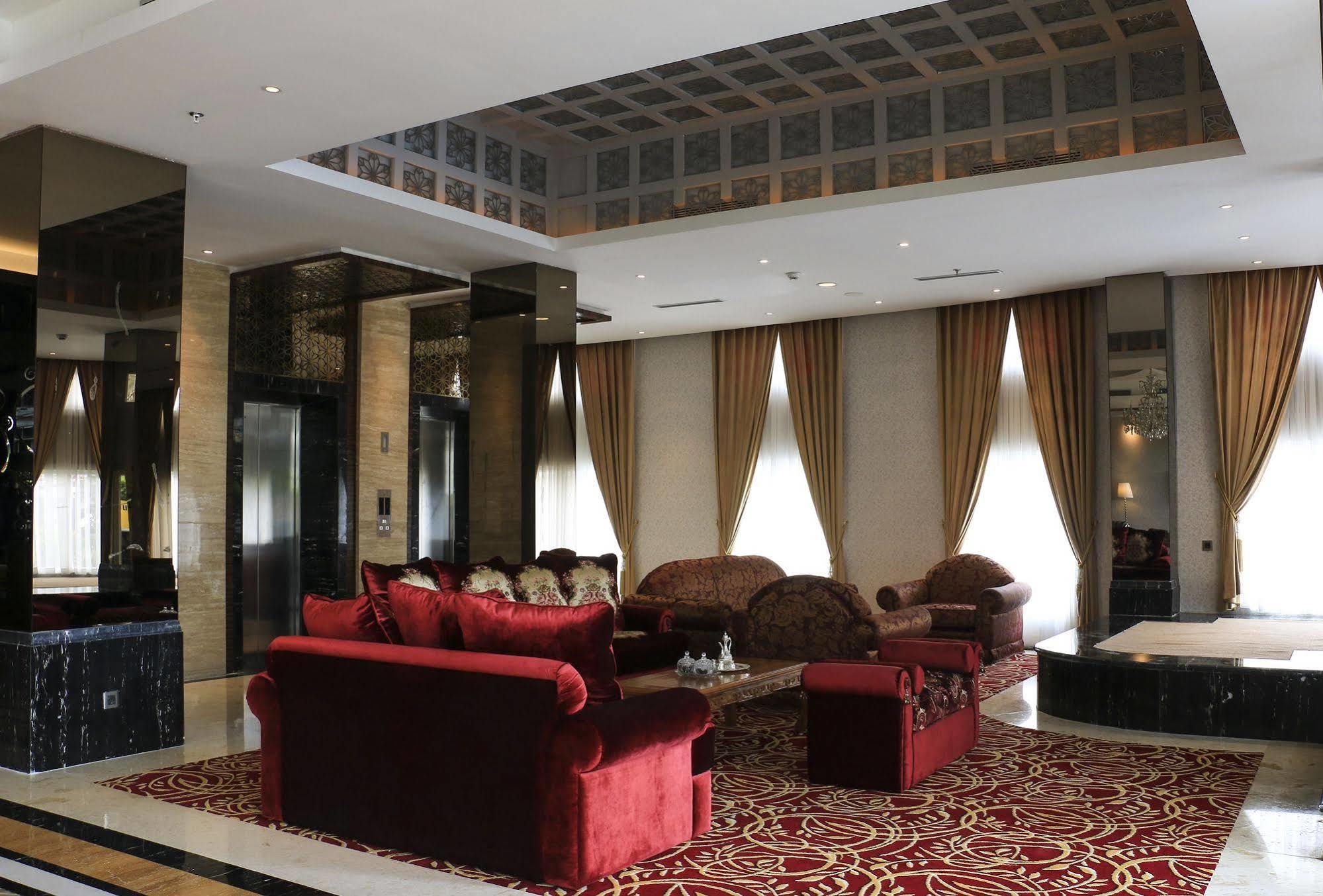 Cinnamon Hotel Boutique Syariah Tutugan Exterior photo
