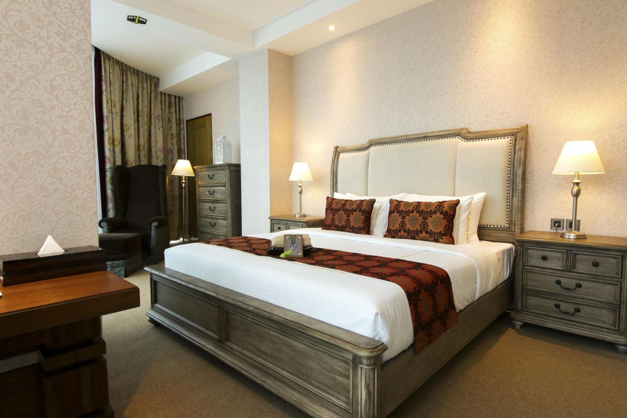 Cinnamon Hotel Boutique Syariah Tutugan Exterior photo