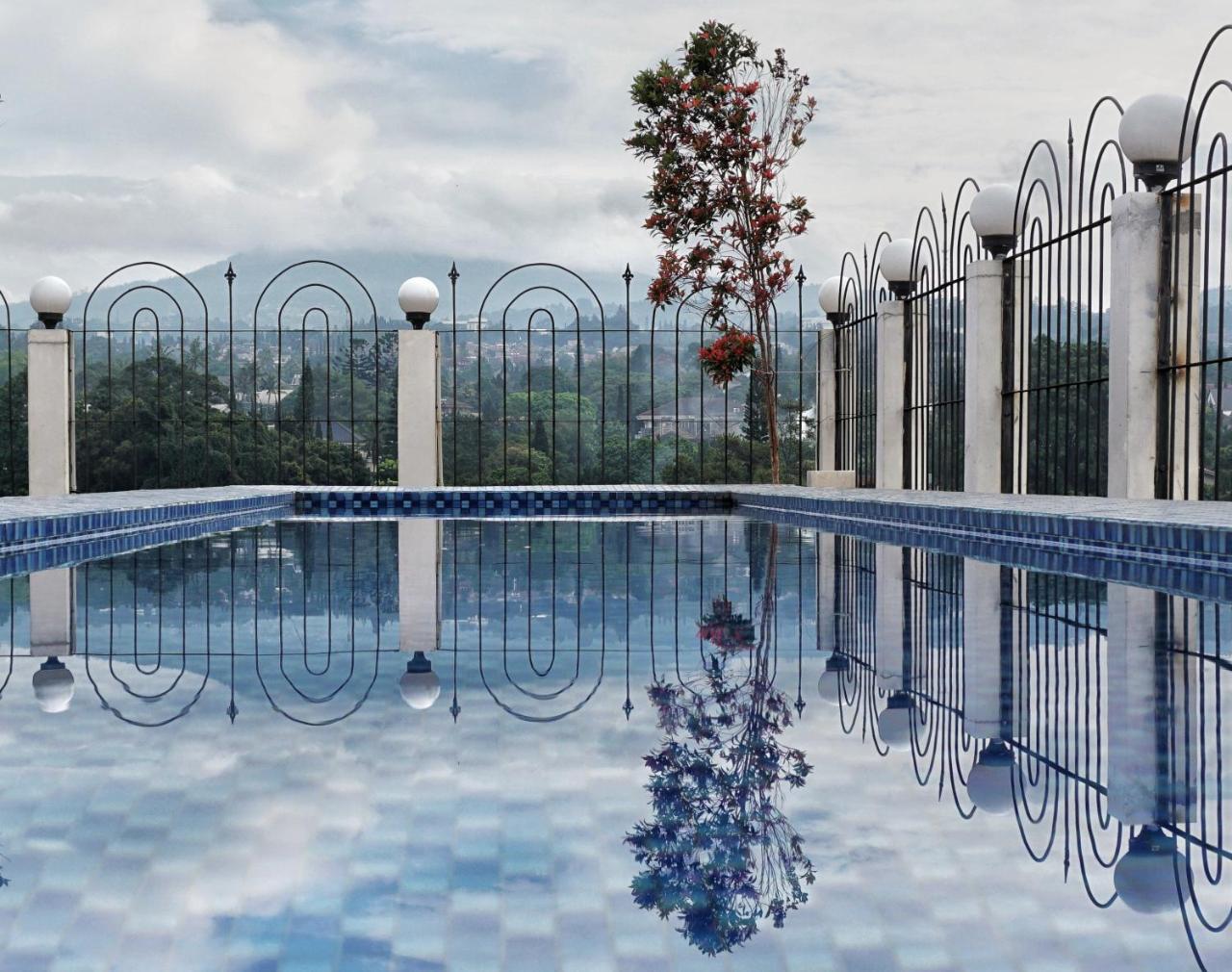 Cinnamon Hotel Boutique Syariah Tutugan Exterior photo